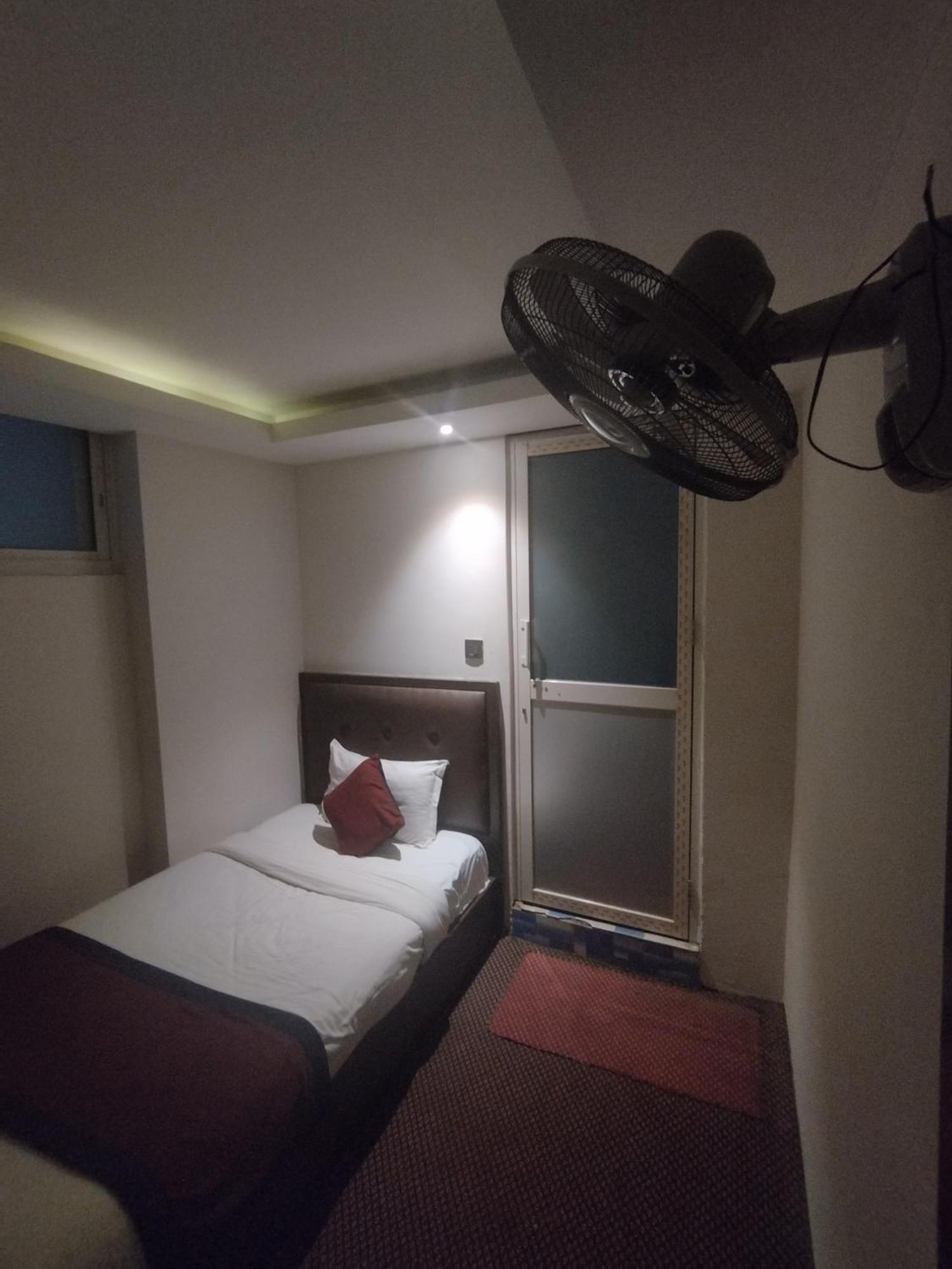 Hotel De Universal Κατμαντού Εξωτερικό φωτογραφία
